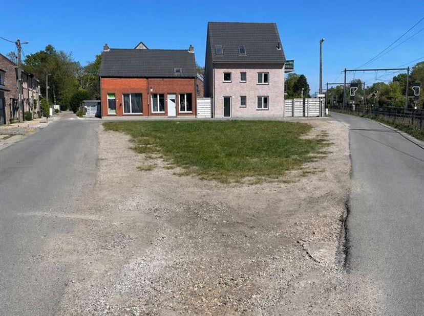 Terrain de +/- 400 m² à vendre à la frontière de Lier !<br />
Ce terrain est situé à deux pas du centre de Lier. Sa situation permet d'accéder facilem
