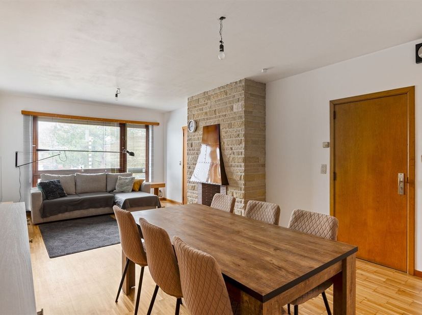 Prachtig instapklaar appartement (72m²) met 2 slaapkamers, gemeenschappelijke tuin en gedeelde oprit op toplocatie te Kontich!<br />
Ligging: Gelegen