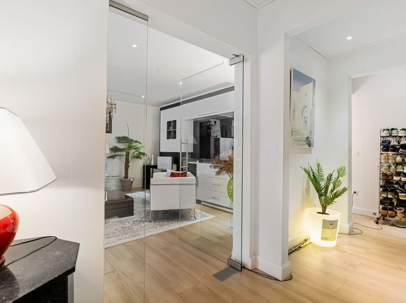 Instapklaar appartement met 3 slaapkamers, terrassen en private autostaanplaats<br />
<br />
Dit instapklare appartement met 3 slaapkamers biedt dan