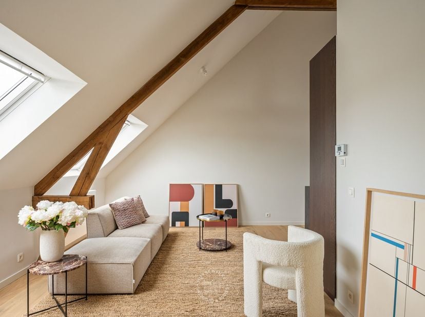 Residentie KAAI is een exclusief en kleinschalig reconversieproject waarbij een karaktervolle woning werd getransformeerd tot drie stijlvolle twee-sla