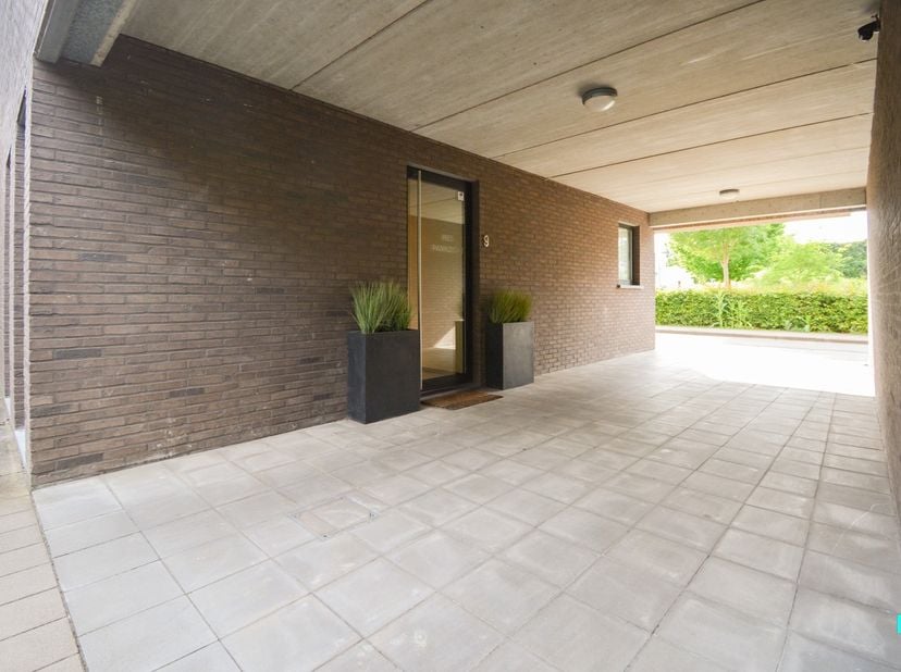 Ontdek dit energiezuinig tweeslaapkamer appartement gelegen op de eerste verdieping van de residentie 'Parkzicht' , te centrum Izegem, nabij&amp;nbsp;vers