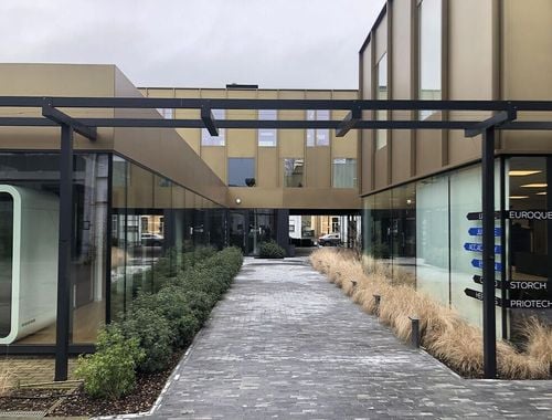                                         Bureaux à louer à Destelbergen, € 900
