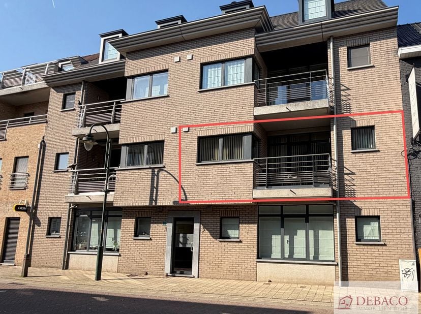 Centraal gelegen appartement met 2 slaapkamers te Herenthout!<br />
Dit mooie appartement bestaat uit een ruime inkomhal, apart gastentoilet, ruime wo