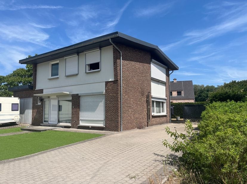 Maison à vendre
                    à 2400 Mol