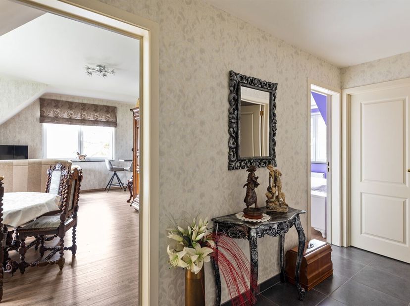 Centraal gelegen 2-slaapkamerappartement met ruim terras <br />
Locatie:<br />
Dit appartement is uitstekend gelegen op wandelafstand van het centrum