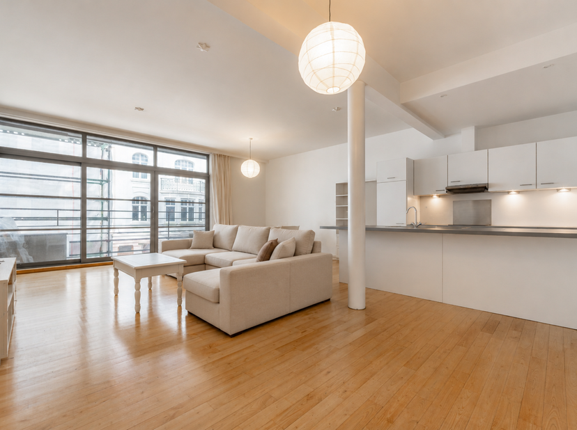 UCCLE, à la limite d’Ixelles, situé entre la prestigieuse Avenue Molière et la Rue Edith Cavell, lumineux APPARTEMENT (2ch/1sdb) de 90 m² avec balcon