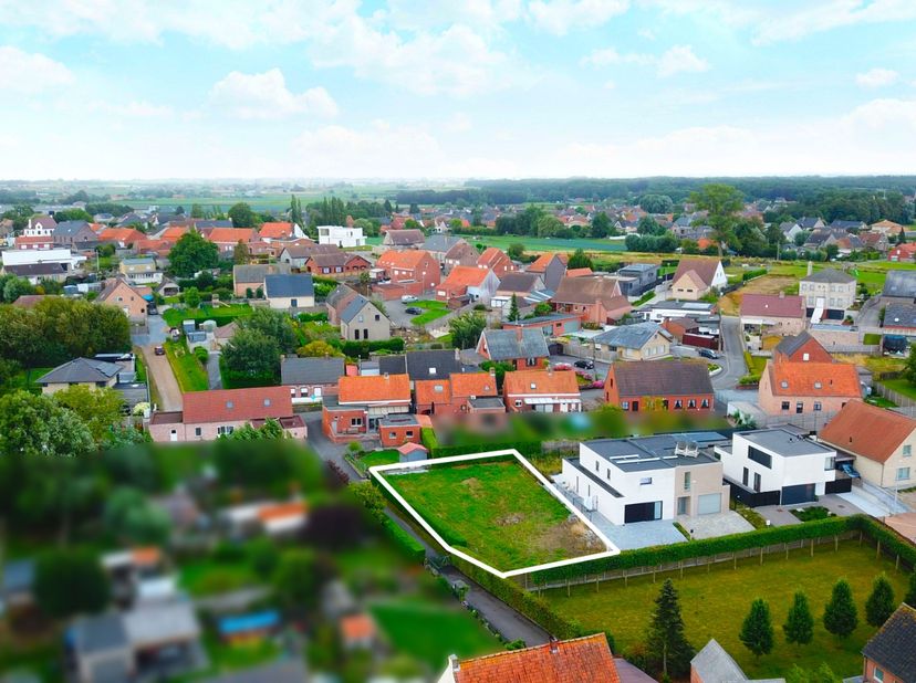 Nabij het centrum van Houthulst,&amp;nbsp;gelegen&amp;nbsp;in een rustige verkaveling, bieden we u dit waardevolle perceel bouwgrond&amp;nbsp;aan. Dit lot bouwgro