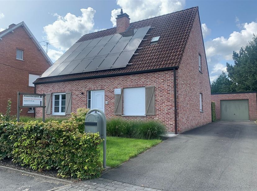 Deze mooie woning is zeer landelijk gelegen waarbij de vijvers van Averbode en zijn entourage zich op wandelafstand bevinden. Daarnaast zijn er ook ba