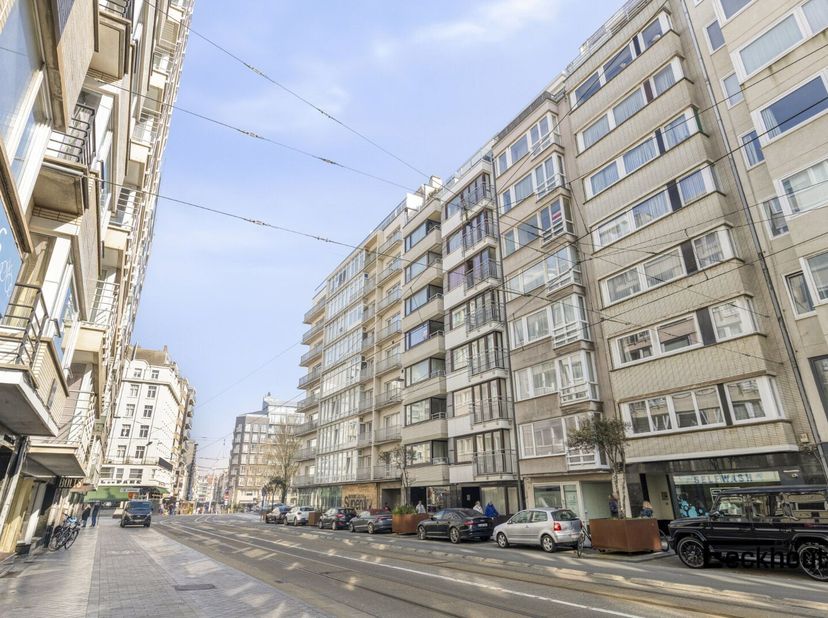 Dit appartement in de prestigieuze Koningsstraat biedt tal van troeven en mogelijkheden en is de ideale uitvalsbasis om te genieten van het stadsleven