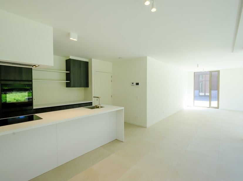 Dit hedendaags nieuwbouwappartement vind je terug aan de gezellige Groenplaats in Oud-Rekem, Lanaken.&amp;nbsp;Het appartement werd opgeleverd in 2023 en
