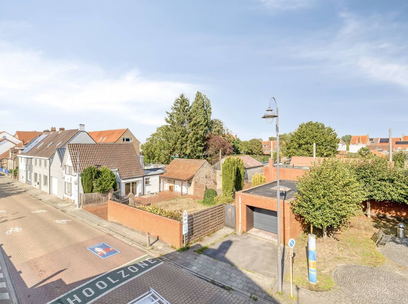 Huis te koop in Stationsstraat 1,
                    8340 Sijsele