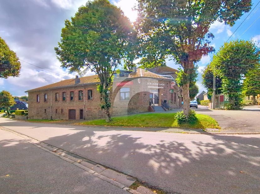 WEYWERTZ, Bahnhofstraße, 1 : théâtre, discothèque, jeux de cartes, bal de la kermesse, heure du conte, café funéraire, fêtes danniversaire, mariages I