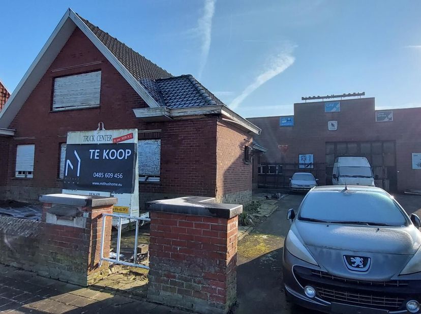 Bien professionnel à vendre
                    à 8510 Marke