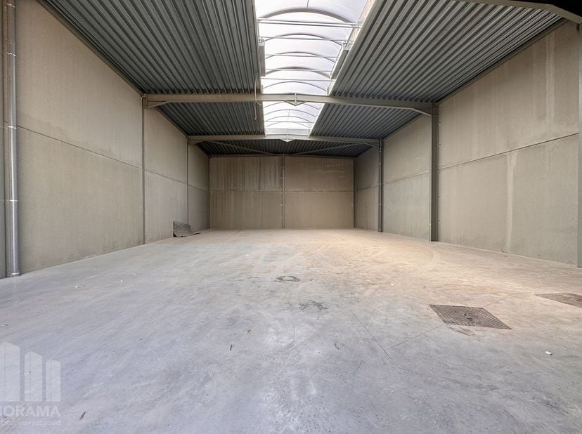 Bien professionnel à vendre
                    à 8211 Aartrijke