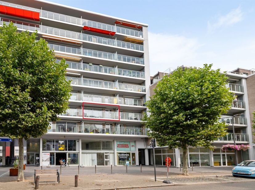 Appartement met 3 slaapkamers, terras en garage<br />
Deze gezinsvriendelijke appartement met 3 slaapkamers biedt een comfortabele indeling, een verni