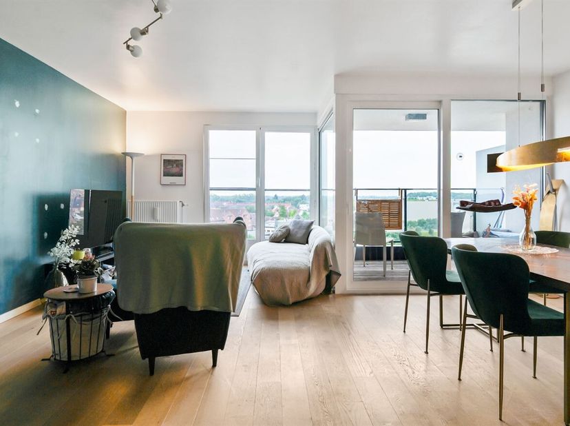Op zoek naar een instapklaar dakappartement met huurrendement op een toplocatie? <br />
Dit prachtige appartement bevindt zich op de bovenste verdiepi