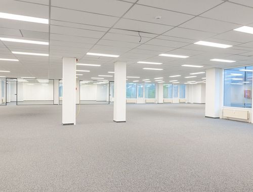                                         Bureaux à louer à Zwijnaarde, € 3.140

