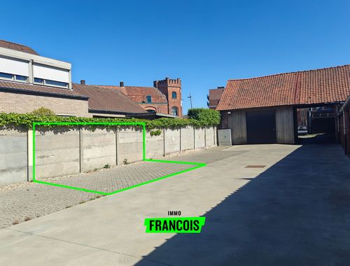                                         Staanplaats te koop in Ieper, € 15.000
