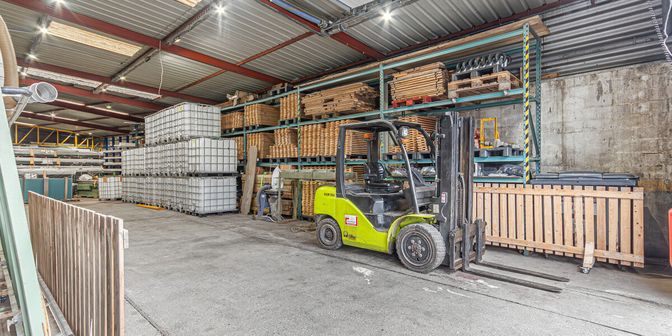 Bien professionnel à vendre à 5660 Couvin