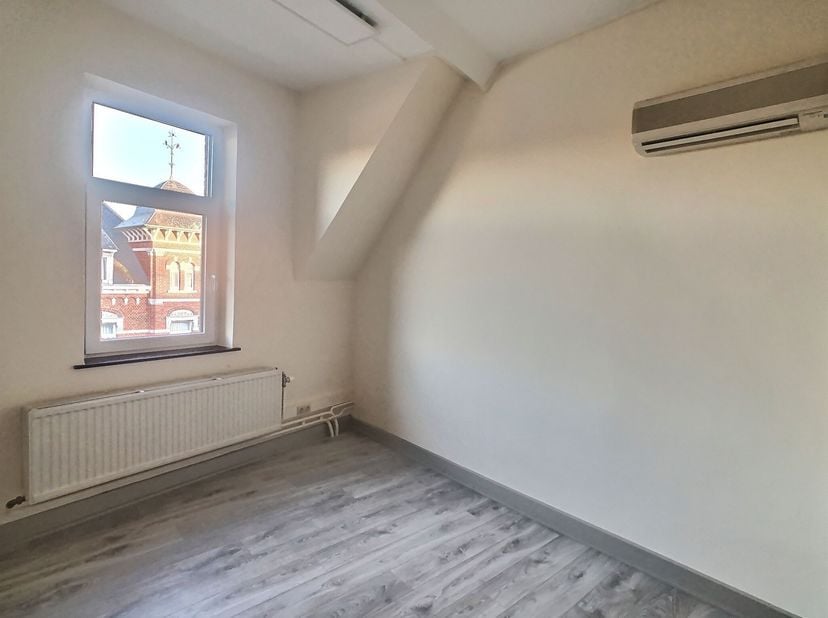 Bedrijfsvastgoed te huur
                    in 5660 Couvin