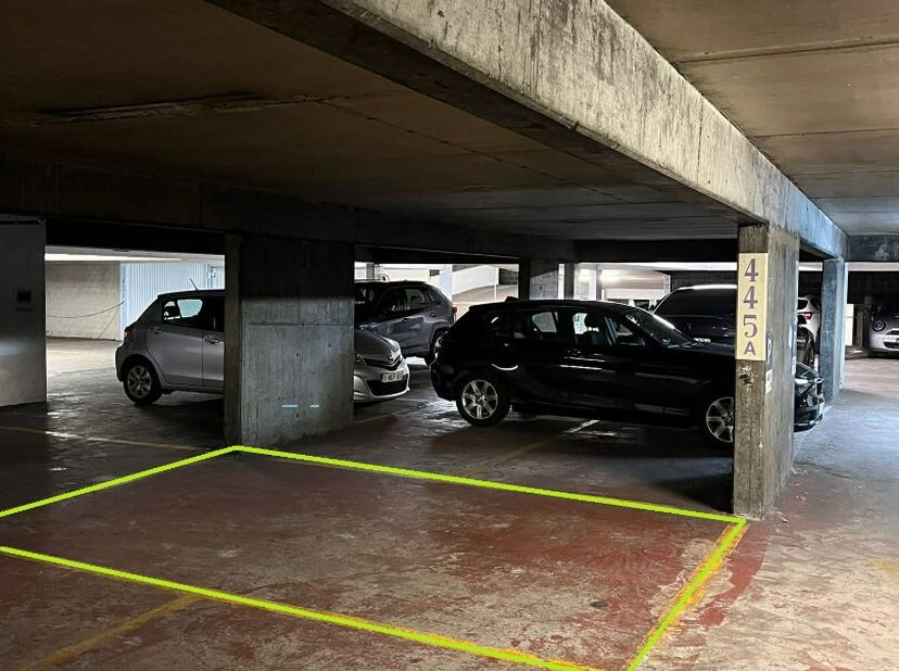 Op zoek naar een veilige en centraal gelegen parkeerplaats in Leuven? Dit is een uitzonderlijke opportuniteit voor snelle beslissers.<br />
Deze overd