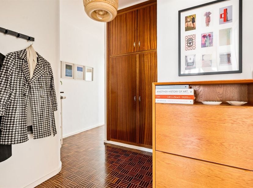 Appartement de caractère (98 m²) avec deux chambres à coucher dans un endroit privilégié<br />
Situation<br />
Ce bel appartement prêt à l'emploi est
