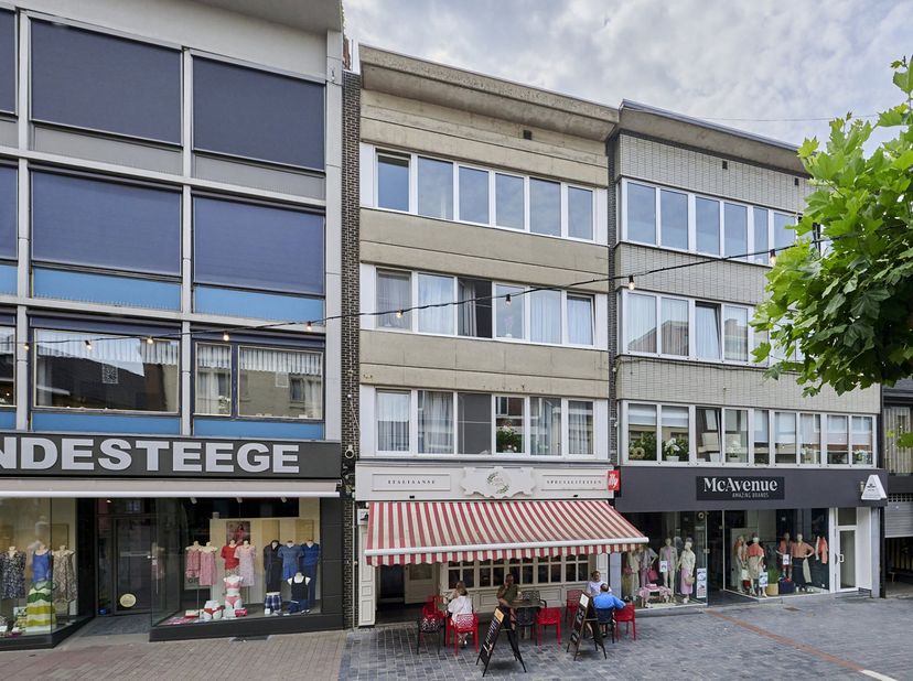Bien professionnel à vendre à Stationsstraat 18,
                    3600 Genk