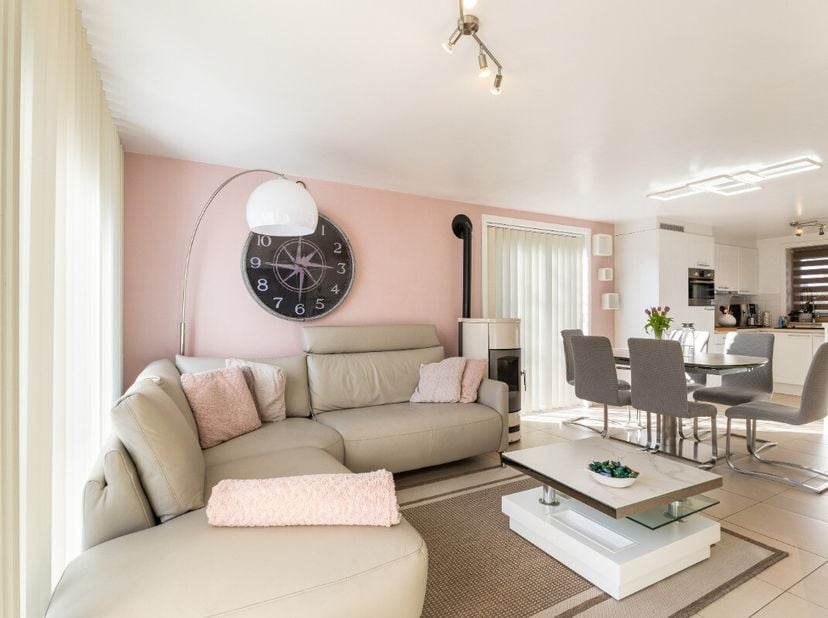 Adinkerke/De Panne: Rustig gelegen vakantiewoning te koop in De Panne Deze recent gebouwde vakantiewoning ligt in het charmante Walhofpark, op wandela