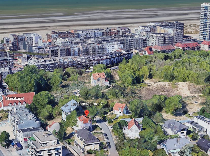 Te koop: halfopen woning nabij strand en duinen! Te renoveren halfopen woning op een absolute toplocatie! Deze woning bevindt zich op wandelafstand va