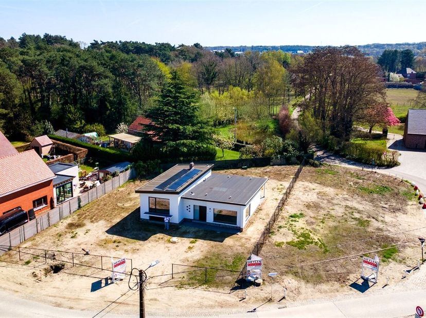 Bouwgrond Lot 1 van 557 m² aan de Hulstsestraat 31 in Begijnendijk.<br />
Deze bouwgrond is gelegen op de hoekzone Hulstsestraat/Amerstraat en maakt d