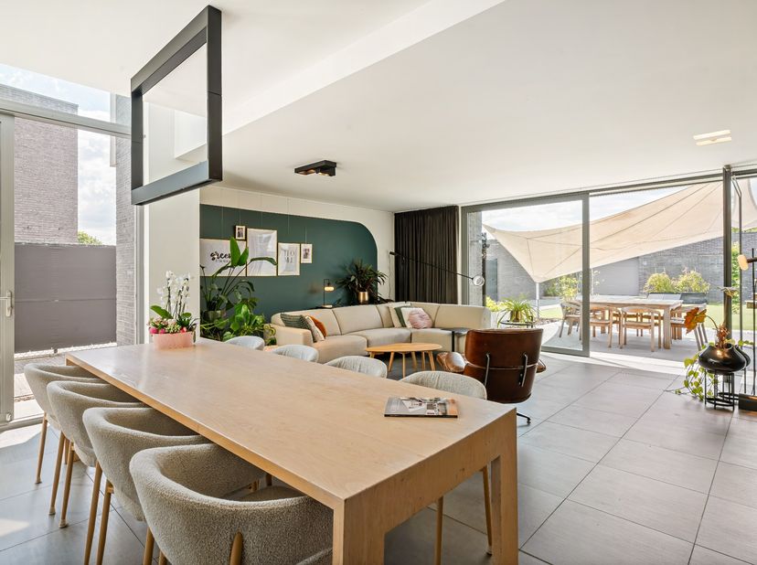 Eigentijdse architectuur ontmoet ultieme flexibiliteit in Retie.<br />
Licht, ruimte en topkwaliteit komen samen in deze moderne gezinswoning met een