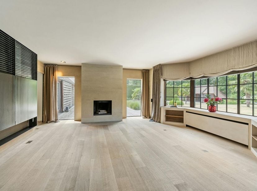 De villa<br />
In de residentiële wijk Sterrebos bevindt zich deze exclusieve villa, ontstaan uit een unieke samenwerking tussen de gerenommeerde arch