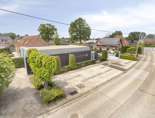                                         Bien commercial avec habitation à vendre à Beerse, € 695.000
