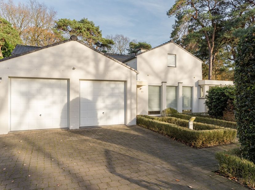 NIEUW TE KOOP in Villawijk Kolleberg te ACHEL: Majestueuze, energievriendelijke 4-5 slaapkamerVILLA. De villa heeft een dubbele inpandige garage en ca