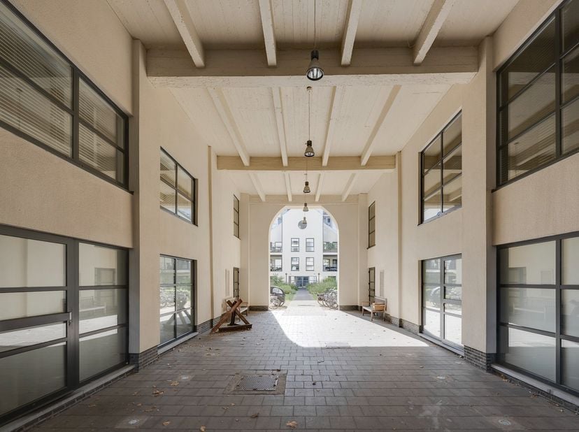 In een historisch gebouw met uitgesproken industrieel karakter aan de Van de Wervestraat, op een boogscheut van Park Spoor Noord en het Antwerpse Eila