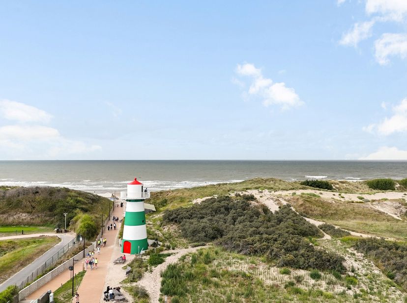 Ben je op zoek naar een ruim en instapklaar appartement aan zee, waar licht, comfort en rust samenkomen?<br />
Dit duplexappartement met twee slaapkam