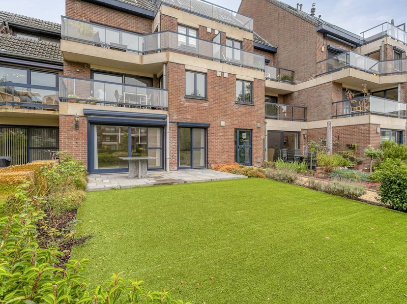 Appartement te koop in Dampoortstraat 233 bus 0001,
                    8310 Sint-Kruis