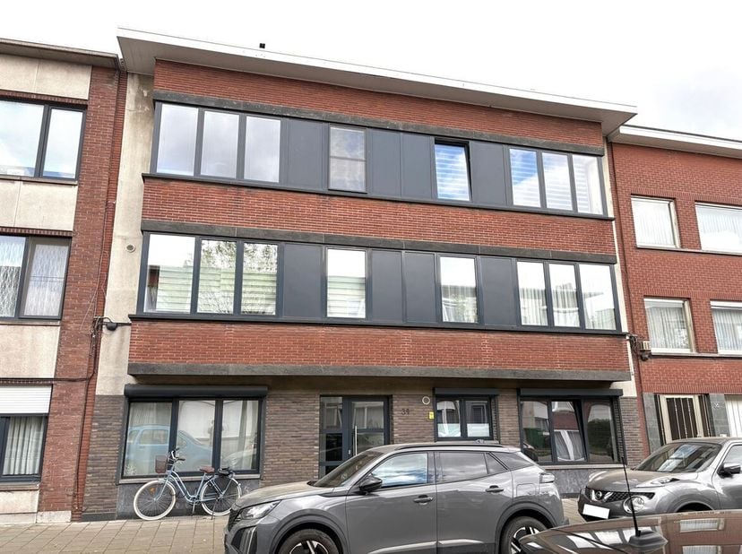 Leuk 2-slaapkamer appartement in rustige woonwijk<br />
Ligging:<br />
Het appartement is gelegen in een rustige woonwijk, nabij het centrum van Merks