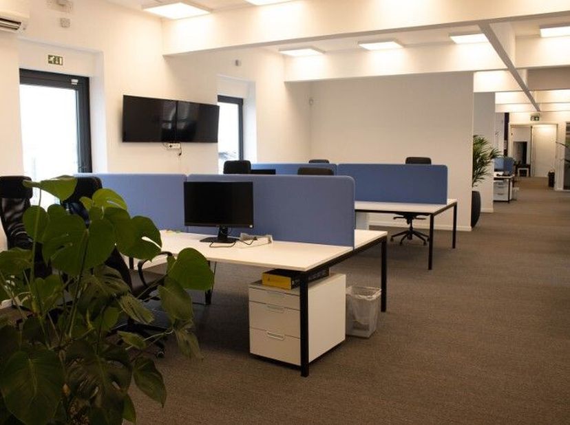 Het Airport Business Center maakt een efficiënte bedrijfsvoering mogelijk direct naast de luchthaven van Antwerpen. De recent gerenoveerde ruimtes zij
