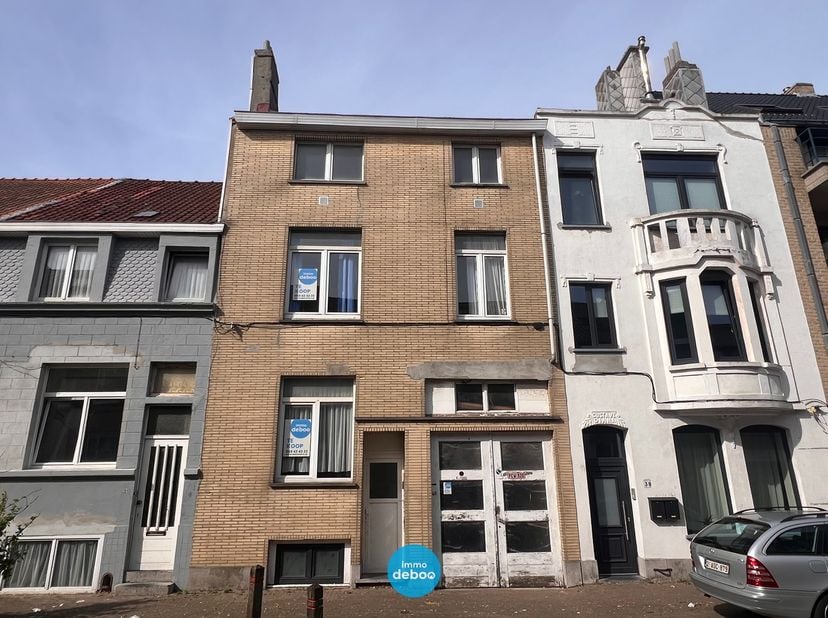 Deze opbrengsteigendom is gelegen te Oostende, Plakkersstraat 40, op een boogscheut van het centrum.&amp;nbsp;<br />
Een unieke opportuniteit voor de onde