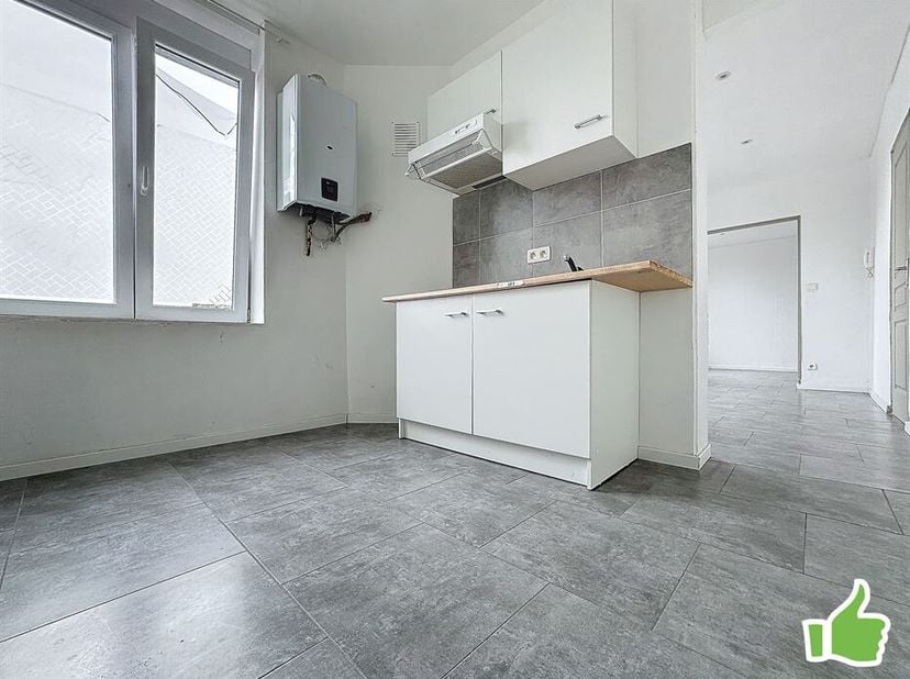 Appartement comme neuf avec 1 chambre à Mouscron. Au premier étage.<br />
Chauffage gaz et double vitrage. Pas de charges communes. <br />
Provision e