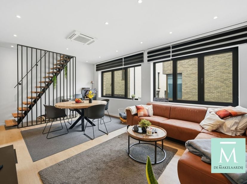Volledig gerenoveerde woning met inpandige garage met toplocatie in Mechelen<br />
Ben u op zoek naar een instapklare woning in het centrum van Meche