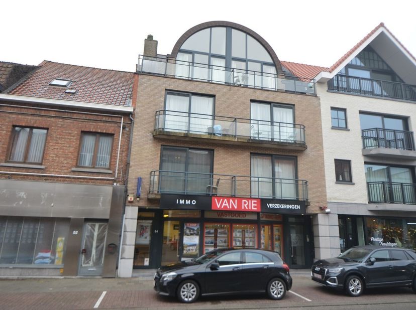 Appartement in centrum Maldegem met groot terras.<br />
Vrij vanaf 1 november 2026.<br />
<br />
Indeling:<br />
- living<br />
- open ingerichte keuk