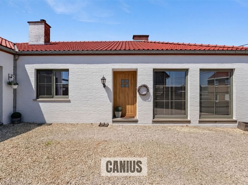 BELLE MAISON DE PLAIN-PIED AVEC 4 CHAMBRES<br />
Vous êtes à la recherche d'une spacieuse maison de plain-pied indépendante à vendre à Heers ? Dans c