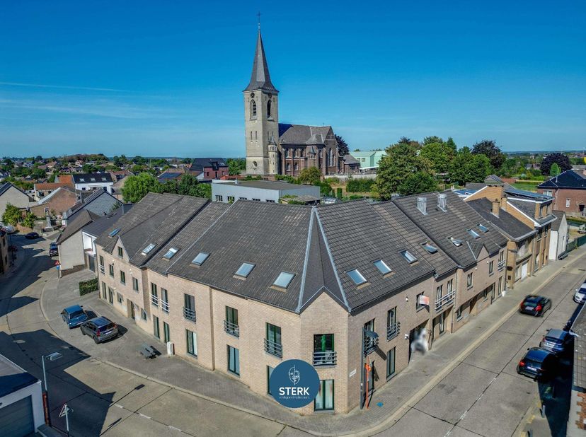 INSTAPKLAAR APPARTEMENT MET 3 SLPKS EN GARAGE TE HERDEREN ! <br />
<br />
We vinden dit appartement met een bewoonbare oppervlakte van 121 m² terug op