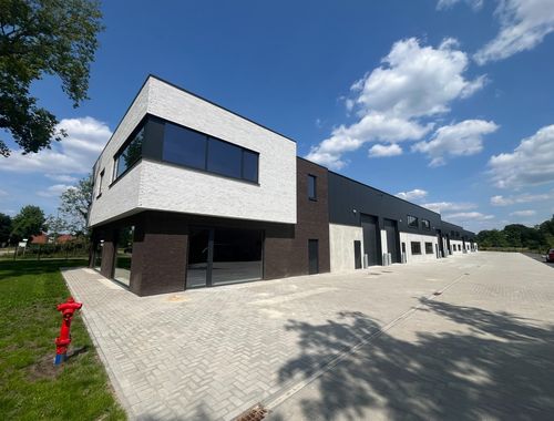                                         Bedrijfsgebouw te huur in Zonhoven, € 4.583
