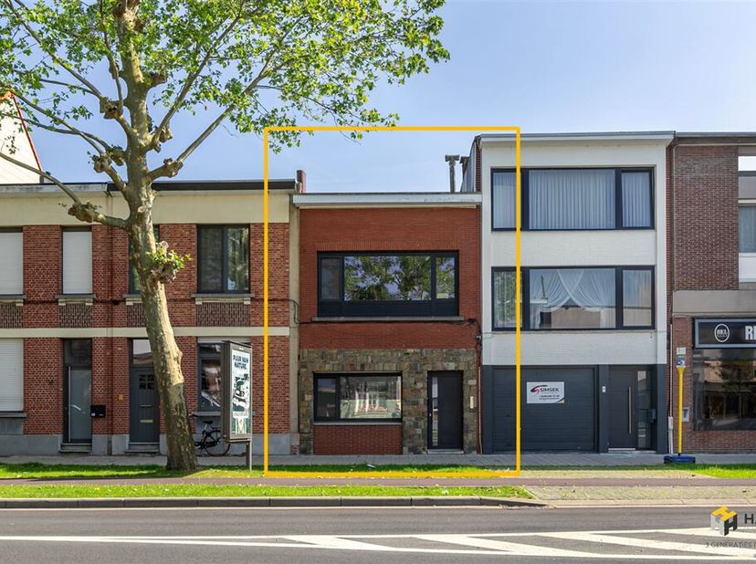 Borsbeeksesteenweg 8 - Deurne<br />
Instapklare woning (110m²) met 3 slaapkamers en buitenruimte (11 m²) in Deurne<br />
Op de Borsbeeksesteenweg woon