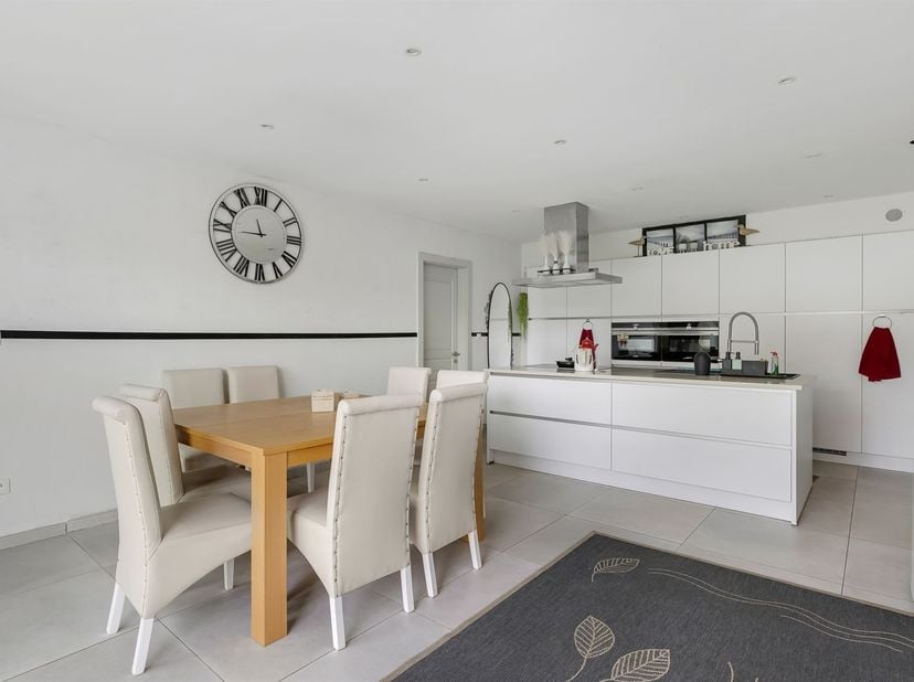 Recente woning met 6 slaapkamers vlakbij Centrum Koersel <br />
<br />
Belangrijkste troeven: <br />
- Ruime woning <br />
- Voldoet aan de modern