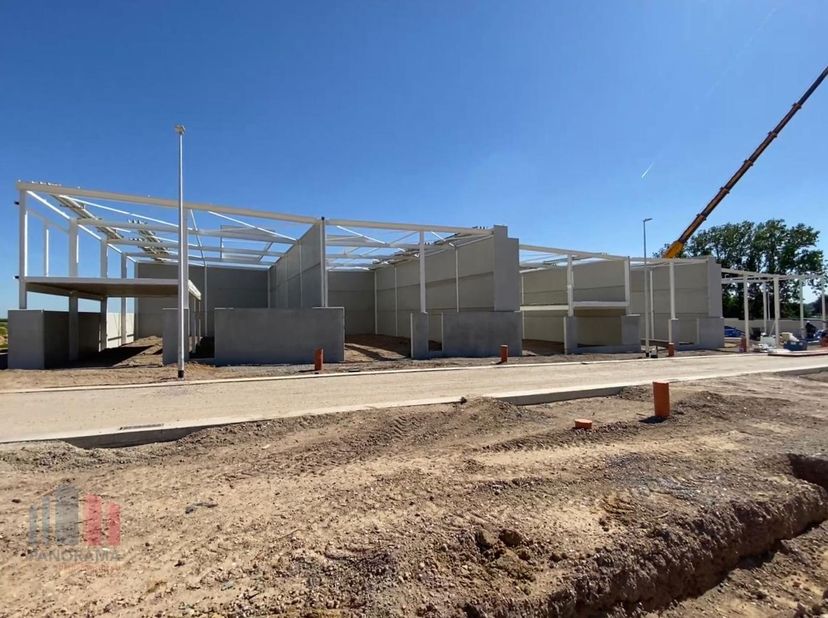 Strategisch gelegen KMO-unit van 1.922 m² te koop in Riemst. De unit maakt deel uit van het gloednieuwe KMO-park 'Op t' Reeck' bestaande uit 35 units,