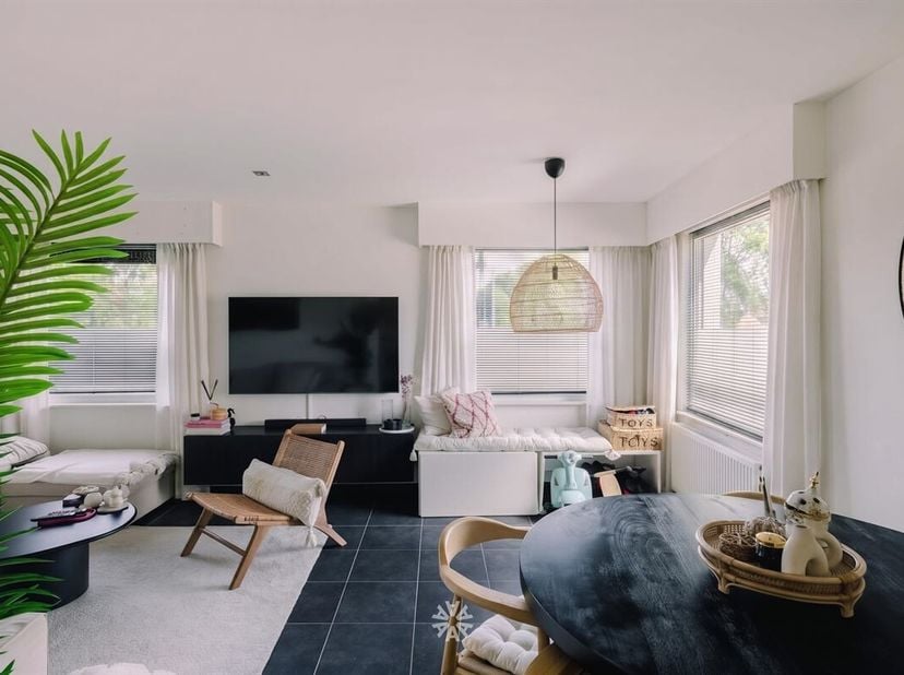 MARIAKERKE - Gezellige starterwoning in rustige en residentiële omgeving<br />
Ontdek deze instapklare hoekwoning met drie slaapkamers aan de Trekweg